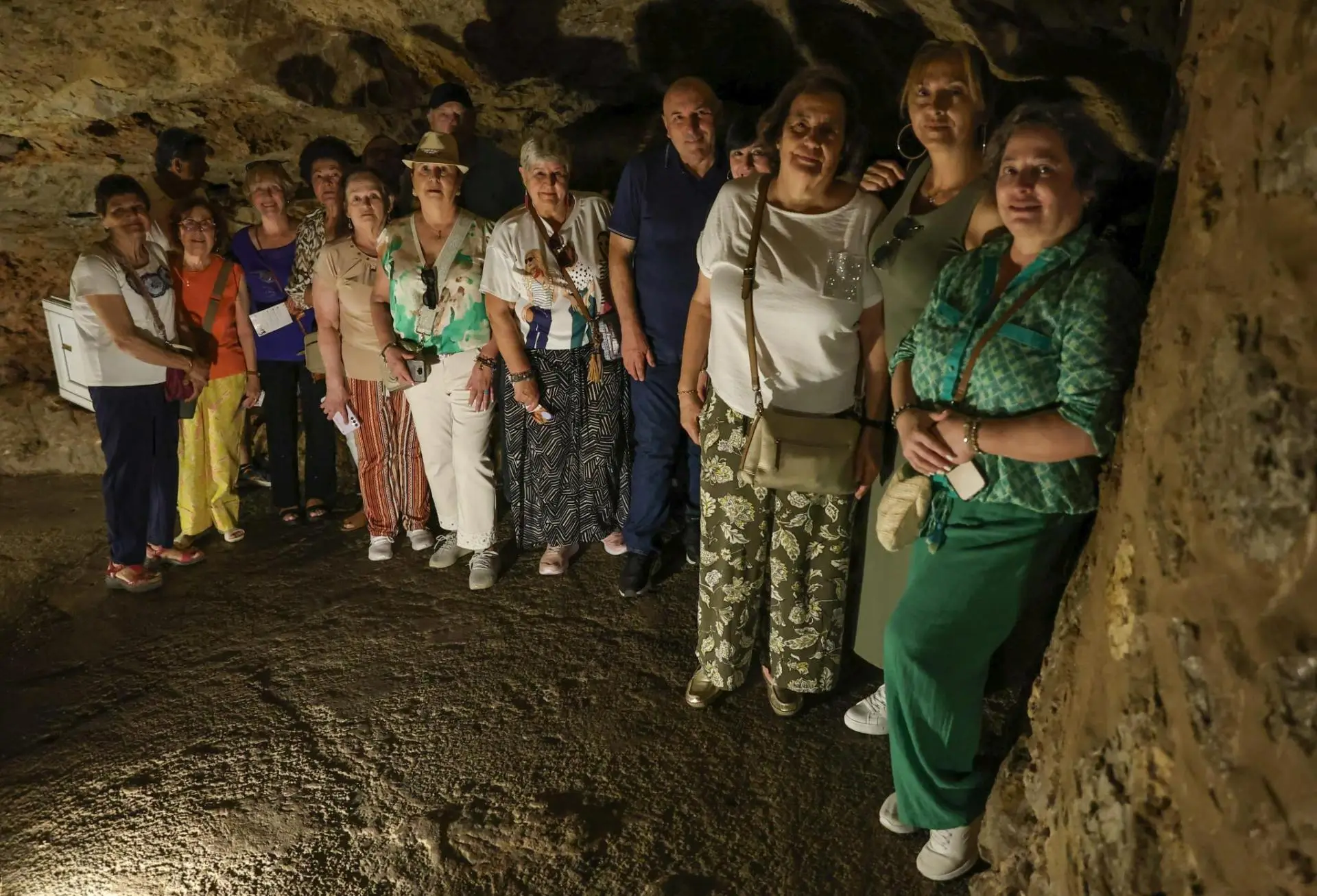 tmp visitan las cuevas de Génova tomas montes palmer 05.jpg