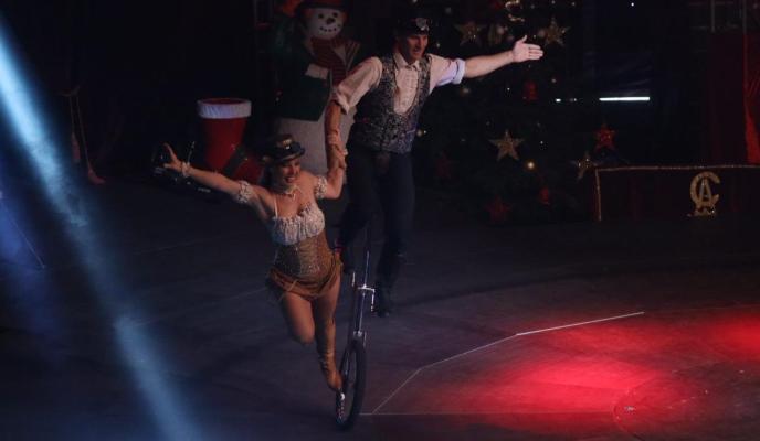 20191214130550_IMG_5189CIRCO ALEGRÍA SUSCRIPTOR UH LAURA BECERRA.jpg