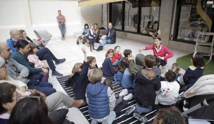 palma cuentacuentos en libreria savoy foto cañellas