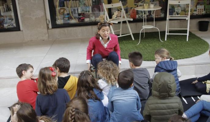 palma cuentacuentos en libreria savoy foto cañellas