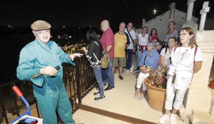 JMR club suscriptor visita cementerio foto morey _21.jpg