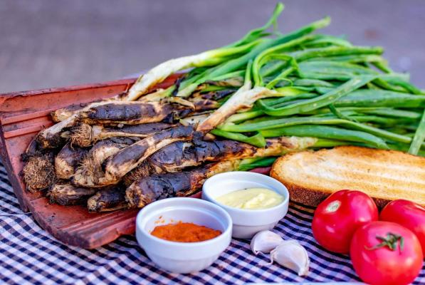 Calçots serán directamente sobre las brasas.