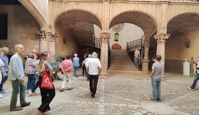 visita a can vivot. foto bota.jpg