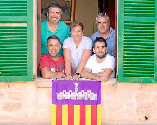 PALMA. Un orgullo de bandera de Mallorca. Vecinos de Palma y de todos los pueblos exhibieron la enseÃÂ±a de la Isla con motivo
