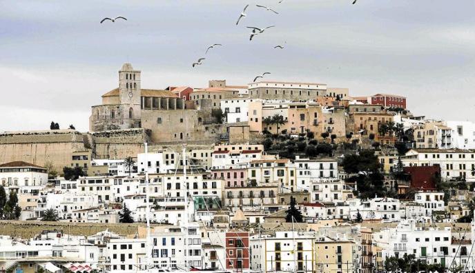 EIVISSA. PATRIMONIO. Dalt Vila opta al premio âCasco HistÃ³rico Mejor Conservadoâ de National Geographic.